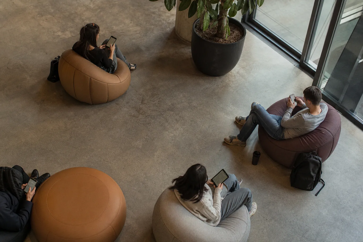 7-hours-a-day screen habit presents dilemma for brands - MediaCat UK